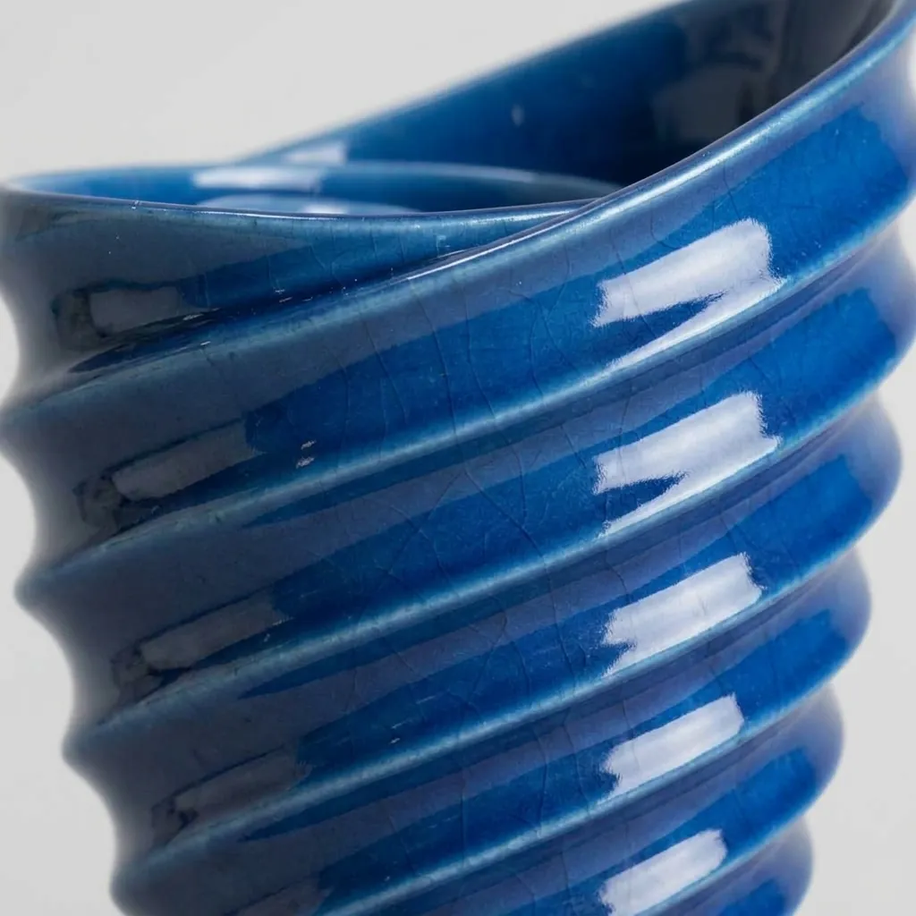 Twisted Spiral Wave Vase, close-up detail